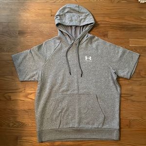 Men’s Under Armour Short Sleeve sweatshirt
